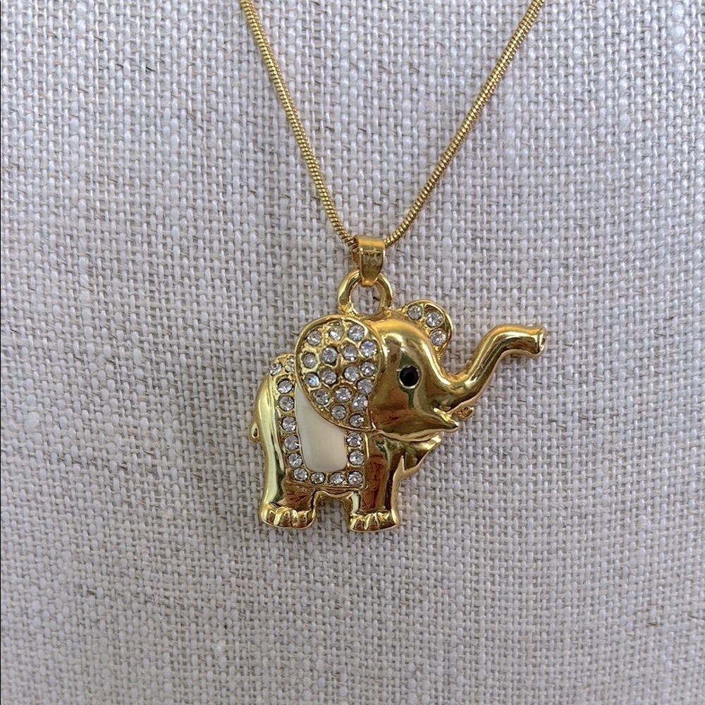 🟡Brand New Gold Tone Elephant Pendant Necklace With Rhinestones